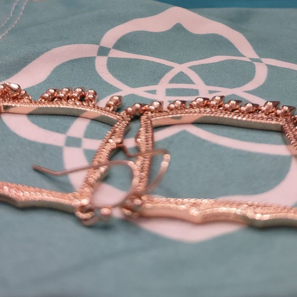 EUC Kendra Scott Lacy Drop Earrings Rose Gold - Picture 7 of 12